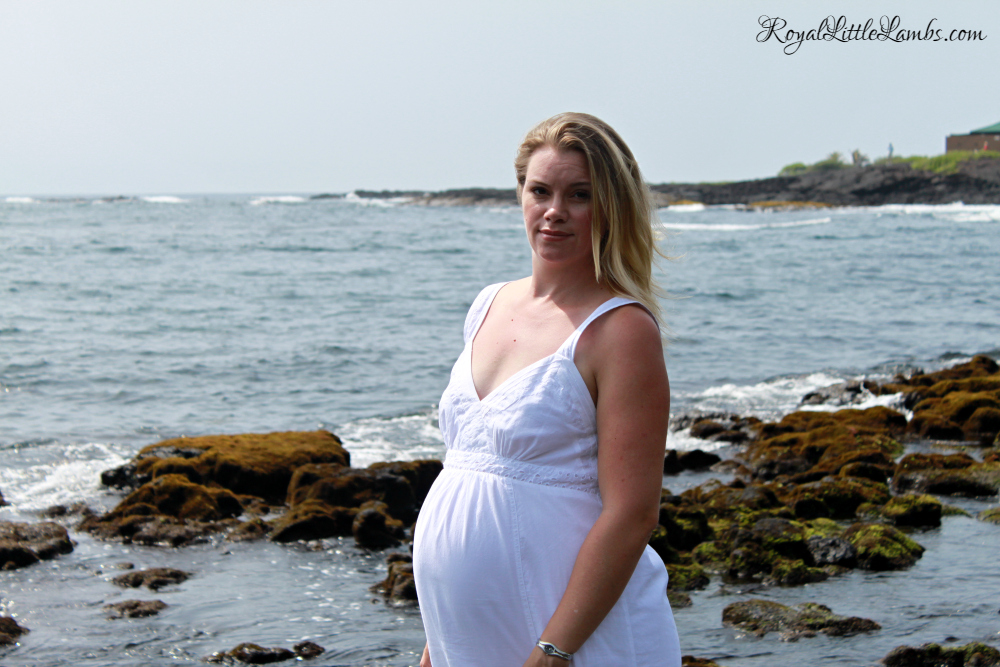 pregnancy-photo-at-punalu%ca%bbu-beach